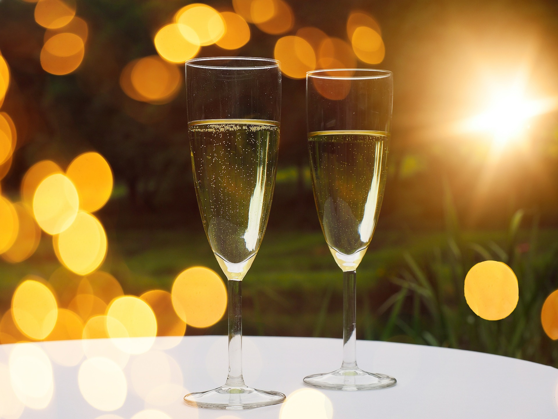 champagne-607531_1920.jpg